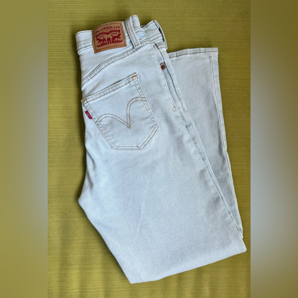 Levi's rib cage straight jeans